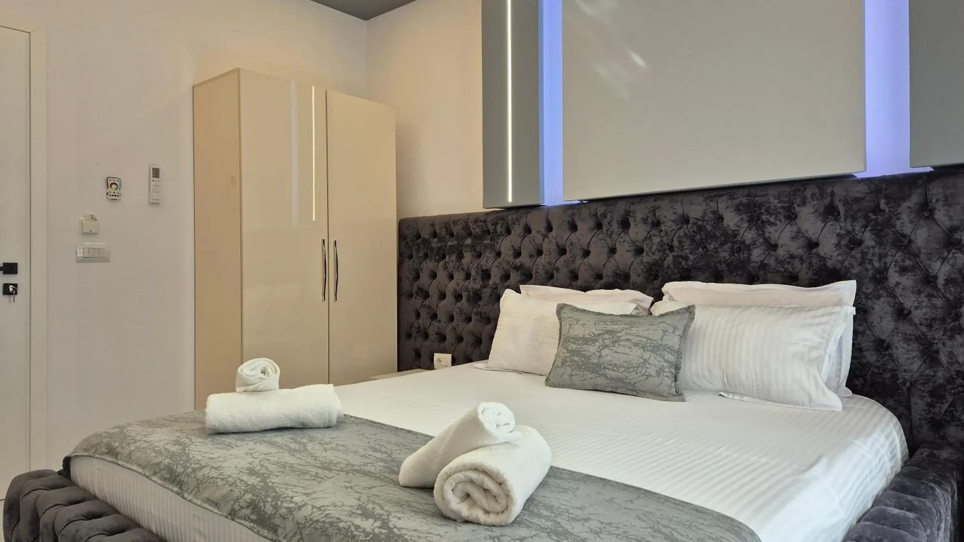 Vila Roxhest Sarandë 0*,