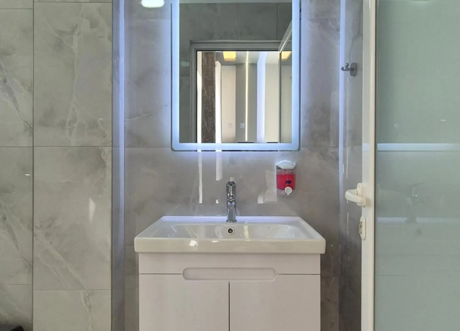 Vila Roxhest Sarandë Albánie
