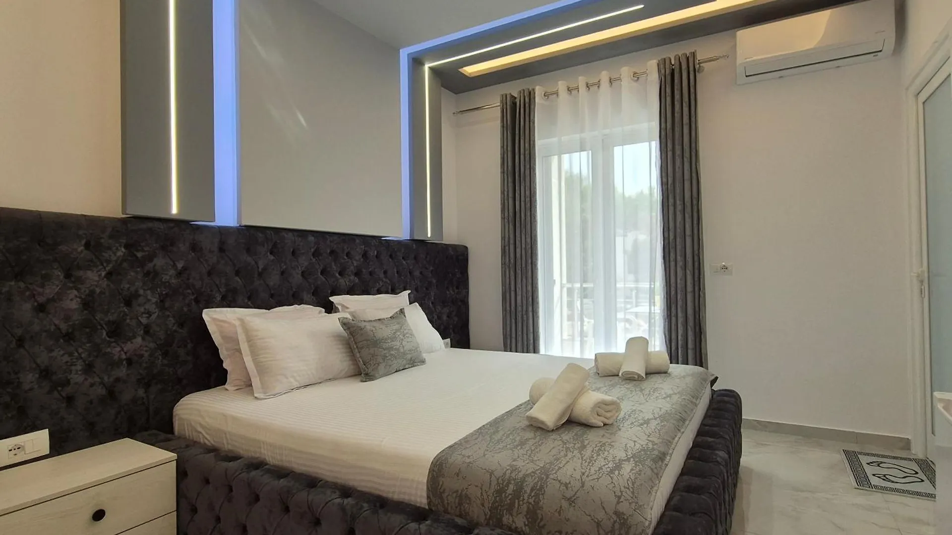 Vila Roxhest Sarandë 0*,