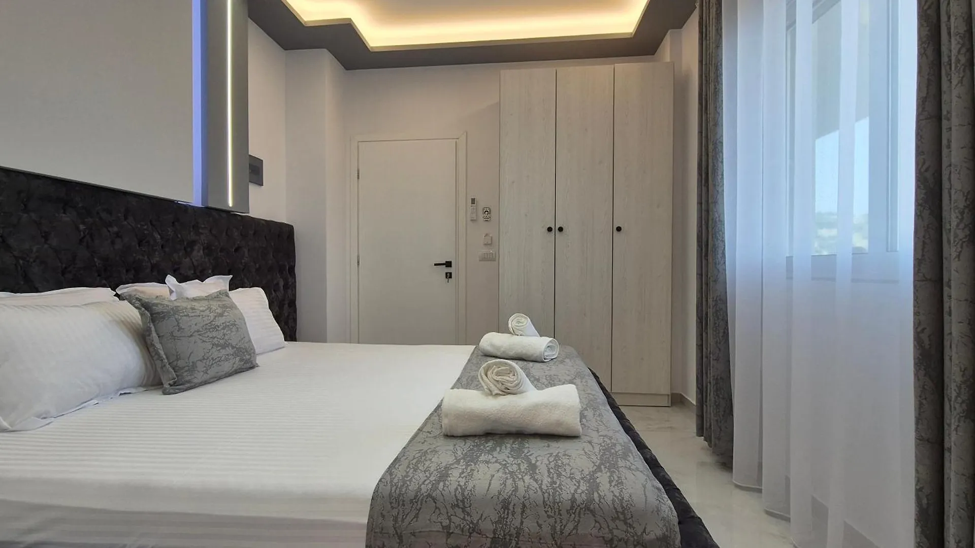 Aparthotel Vila Roxhest Sarandë Albánie