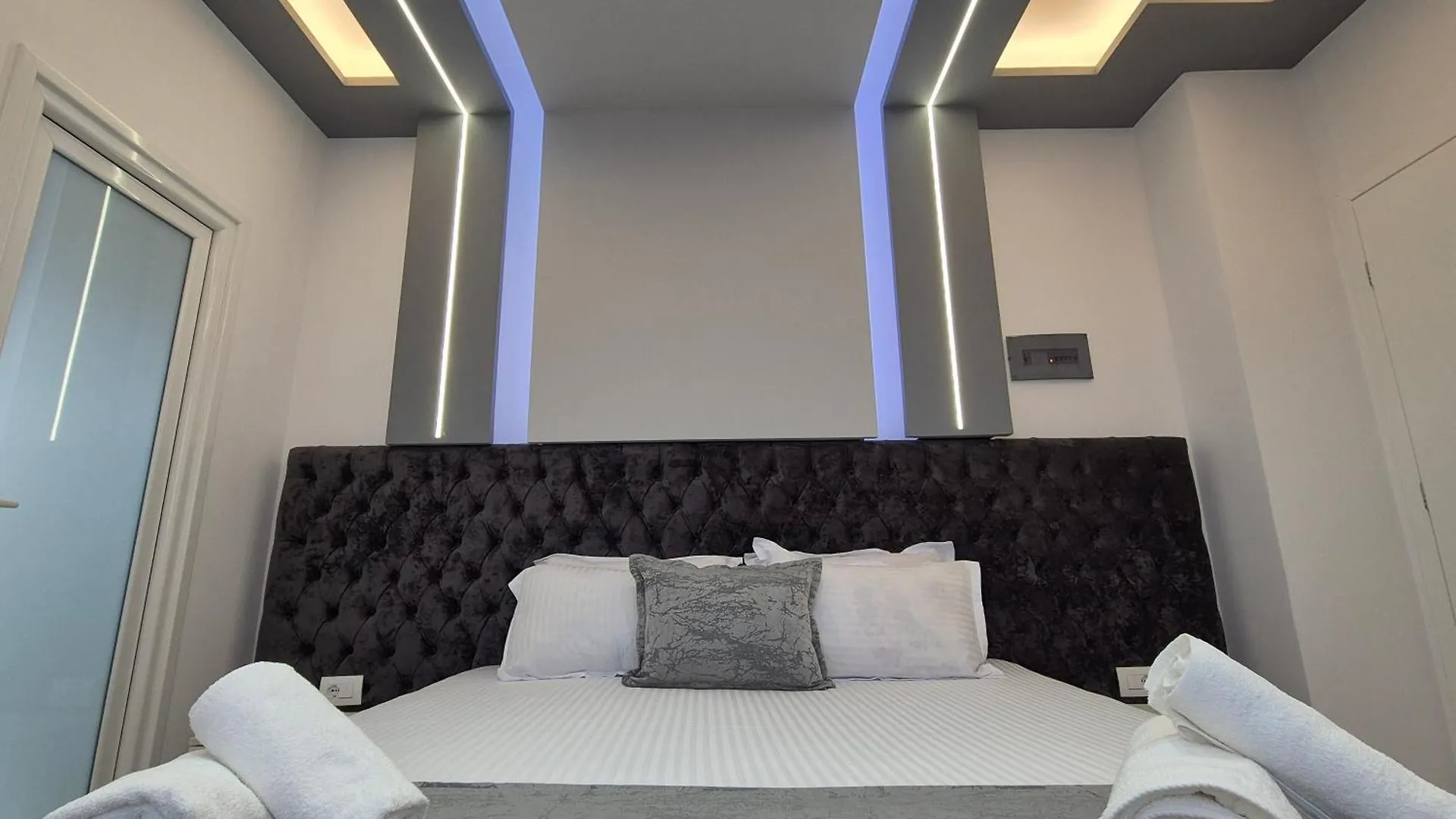 Vila Roxhest Sarandë
