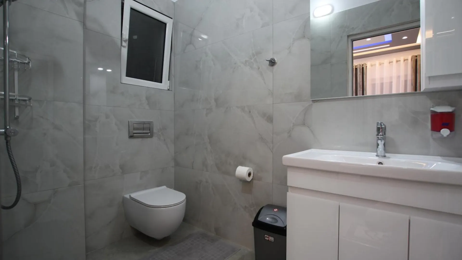 Vila Roxhest Sarandë Aparthotel
