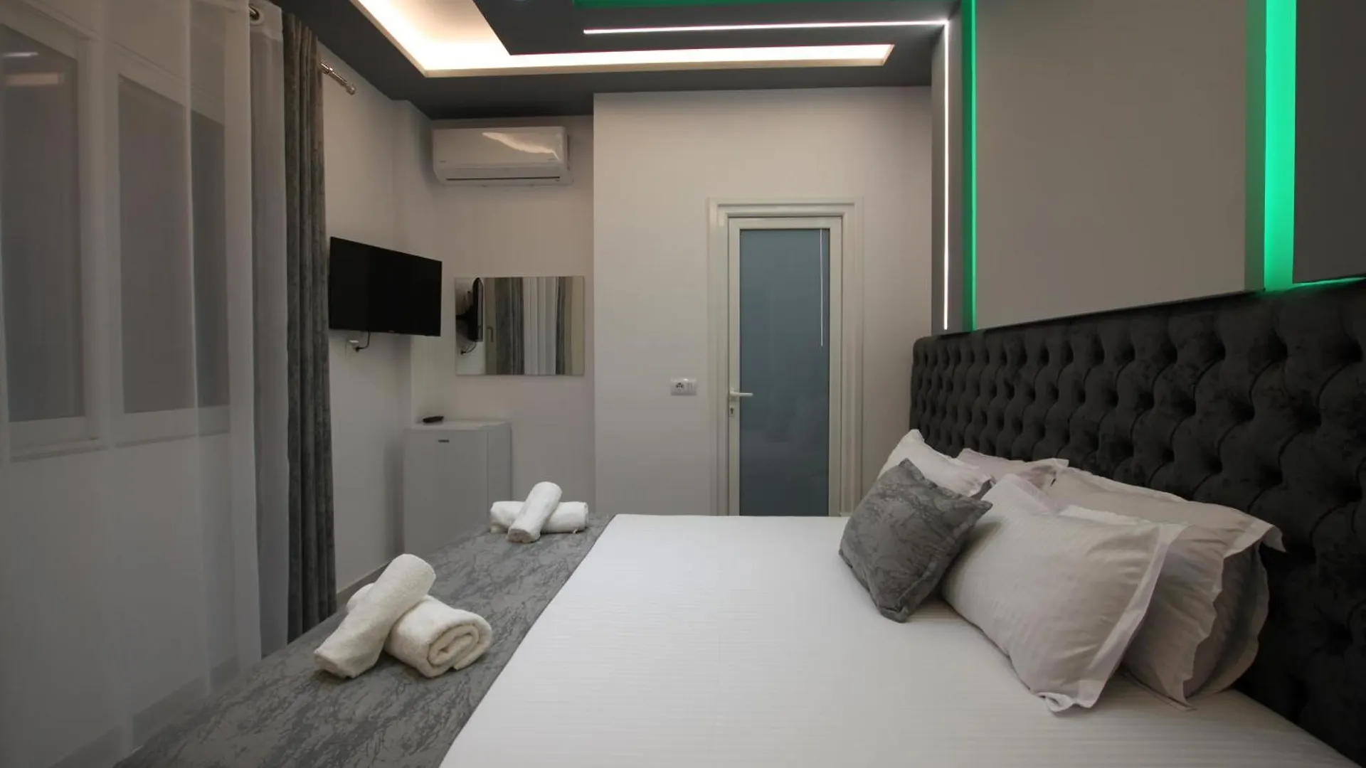 Vila Roxhest Sarandë 0*,