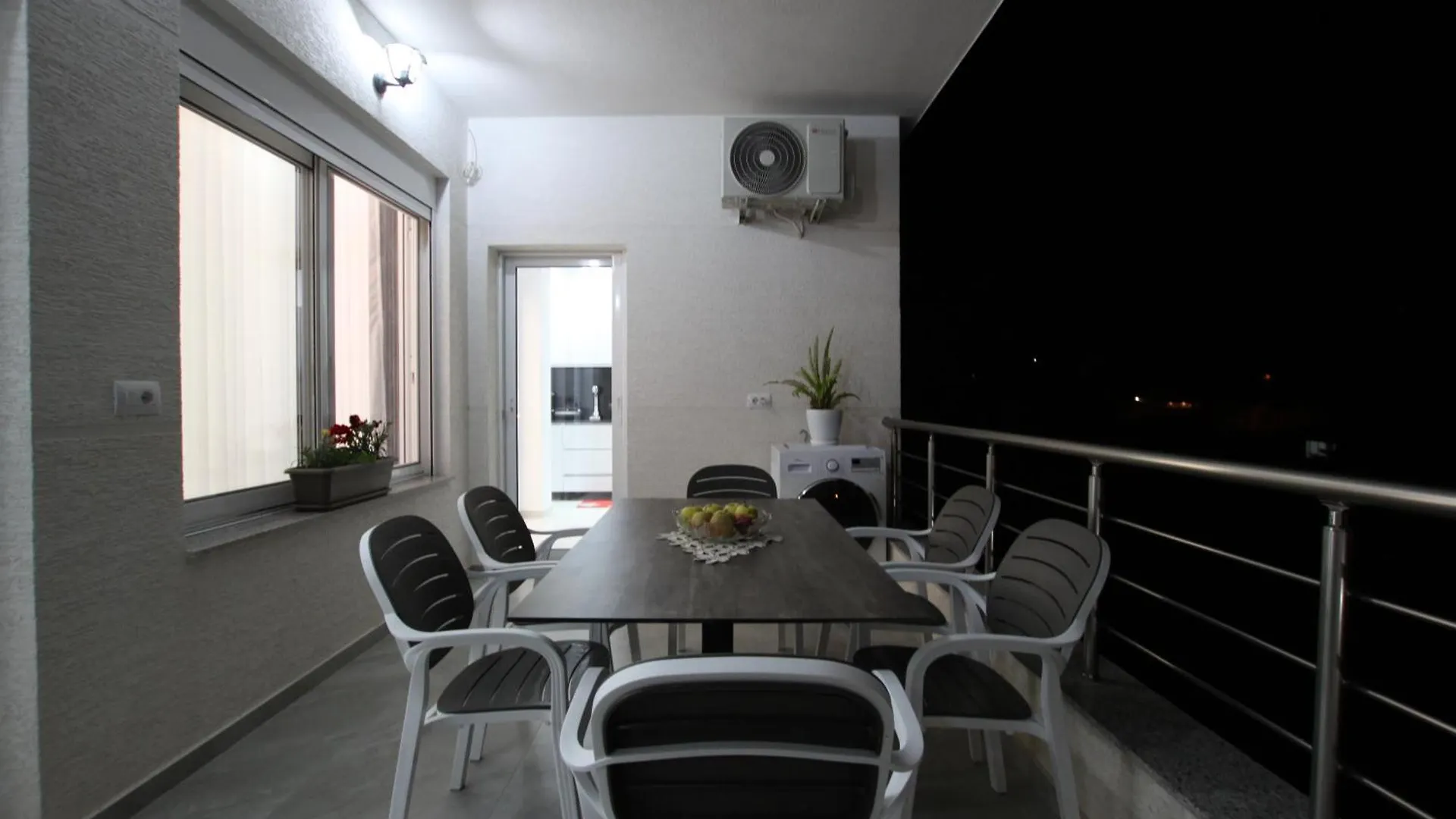 Aparthotel Vila Roxhest Sarandë Albánie