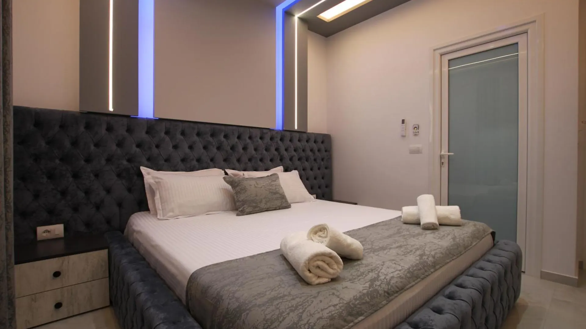 Aparthotel Vila Roxhest Sarande