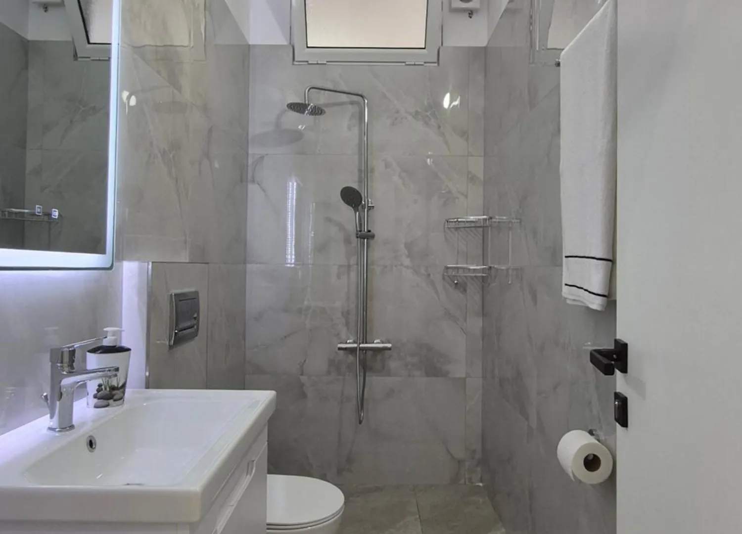 Vila Roxhest Sarande Aparthotel