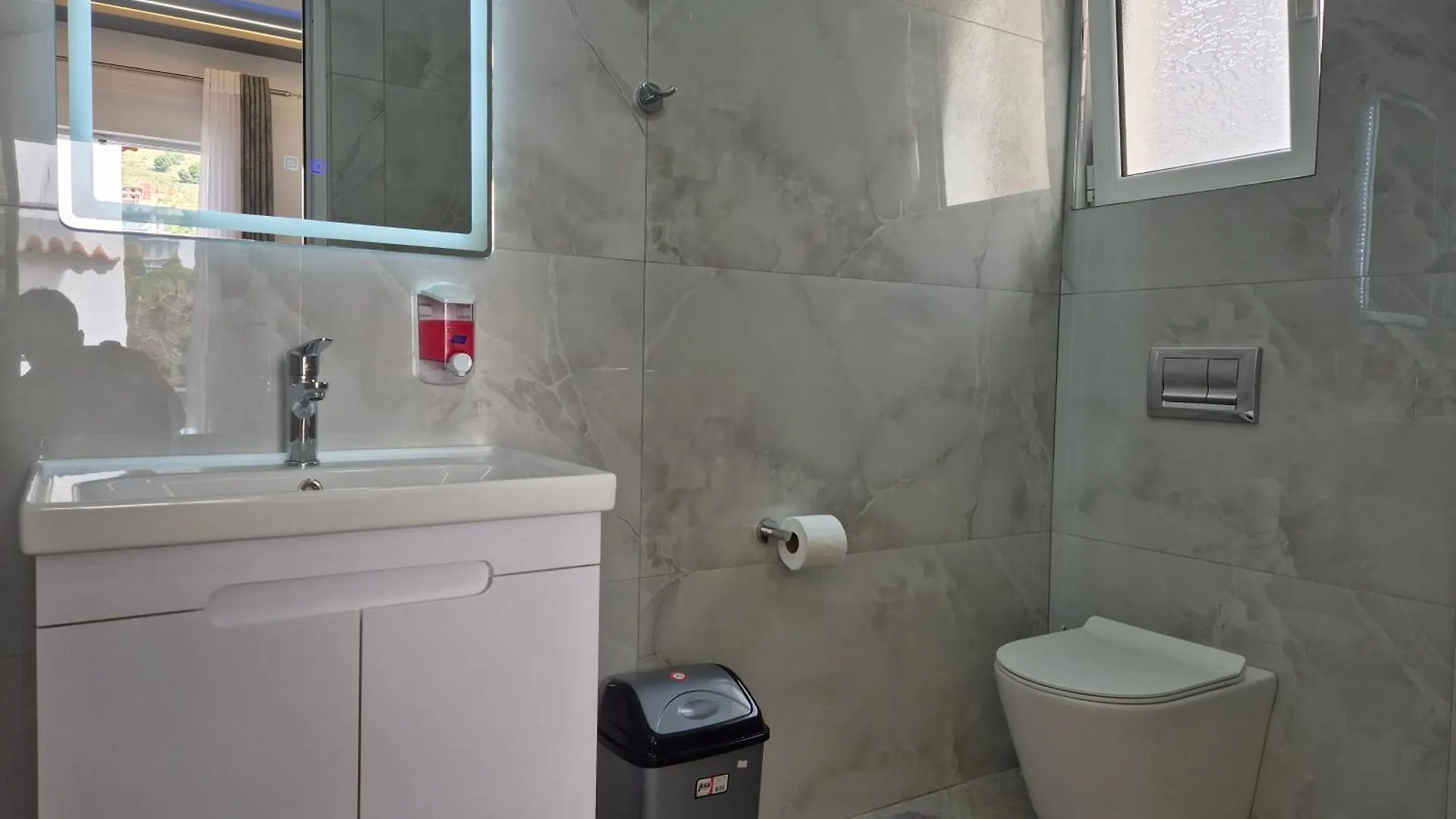Vila Roxhest Sarande 0*,