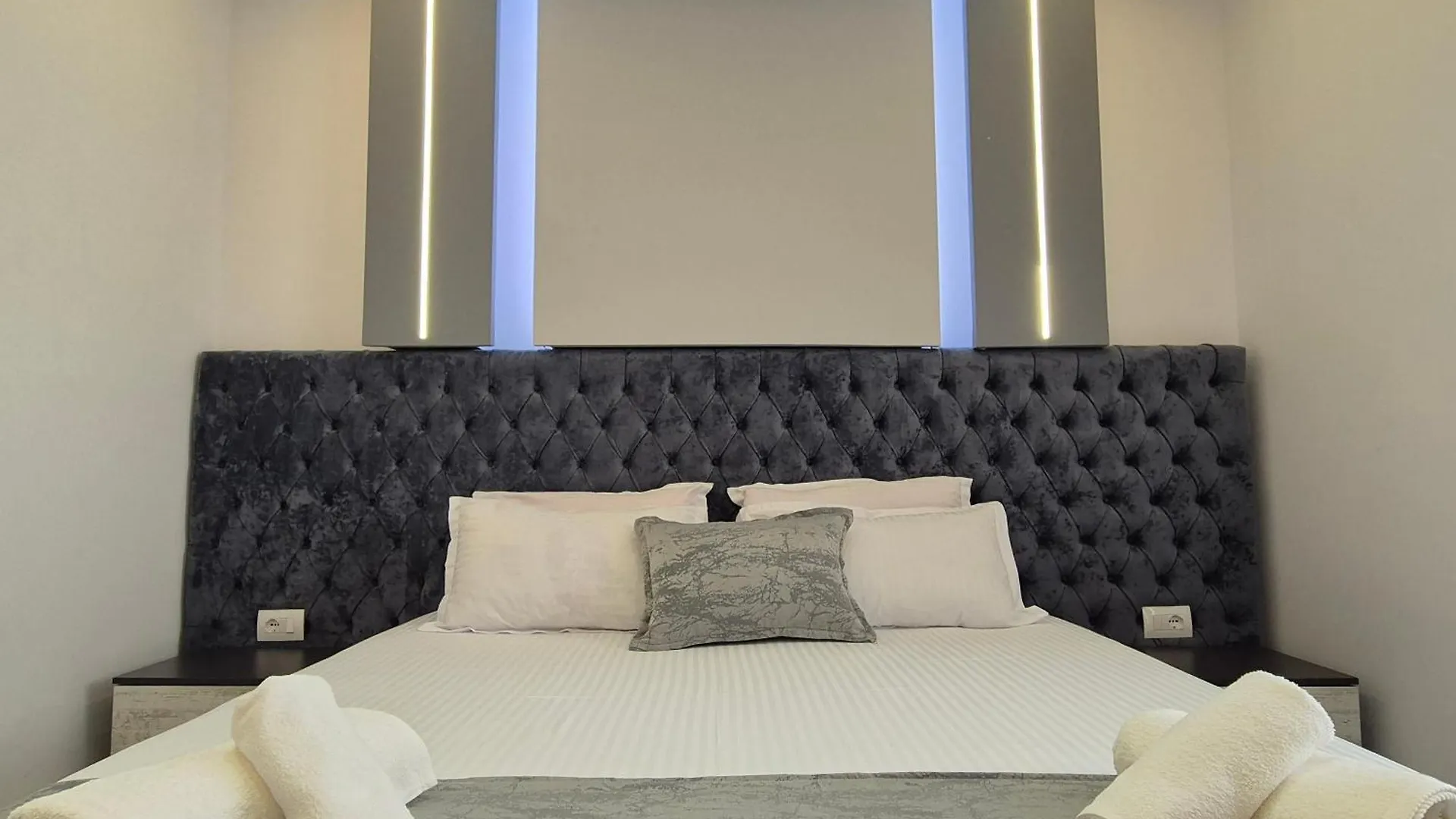 Vila Roxhest Sarande Aparthotel