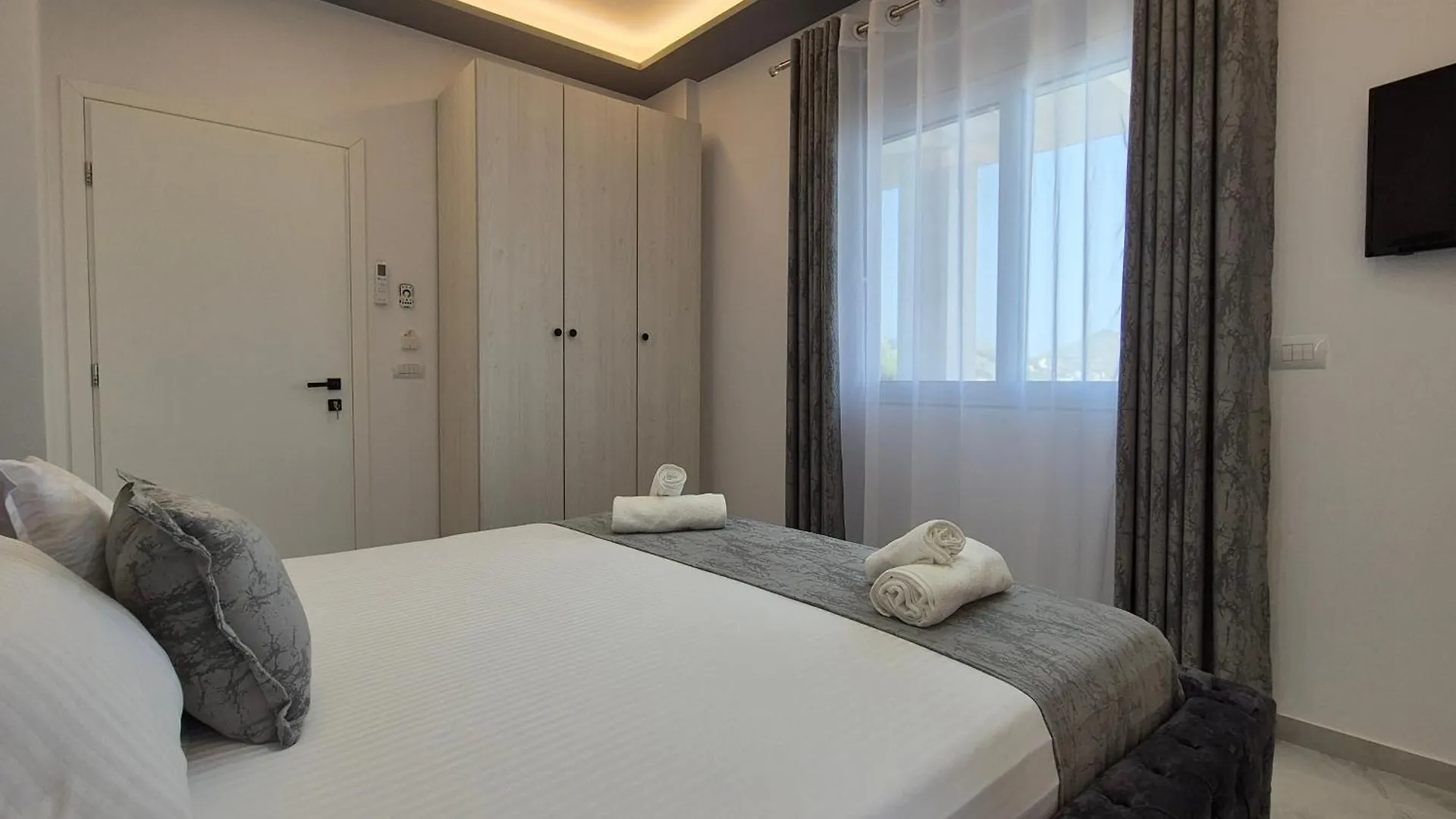 Vila Roxhest Sarande
