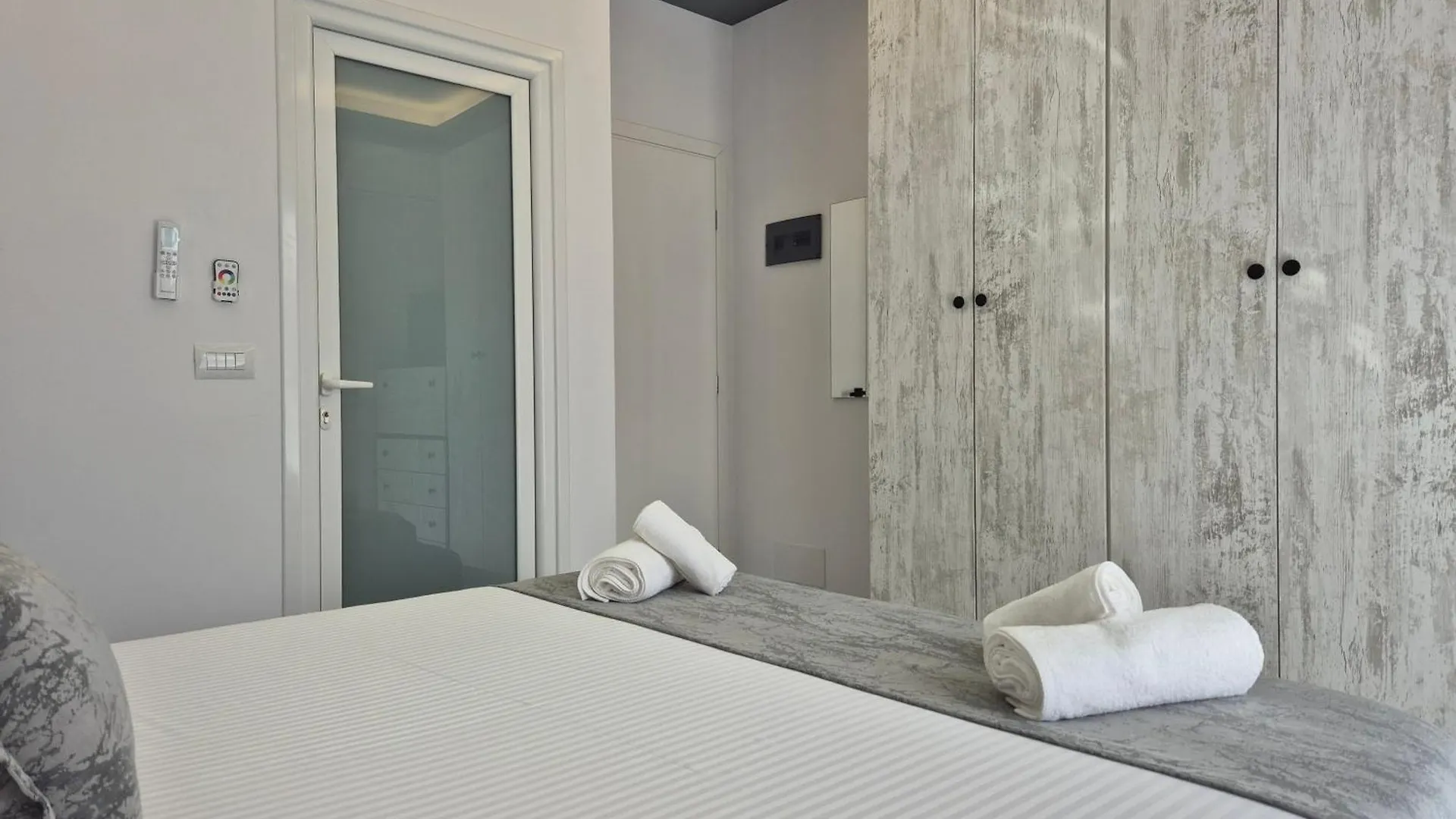 Vila Roxhest Sarande Aparthotel