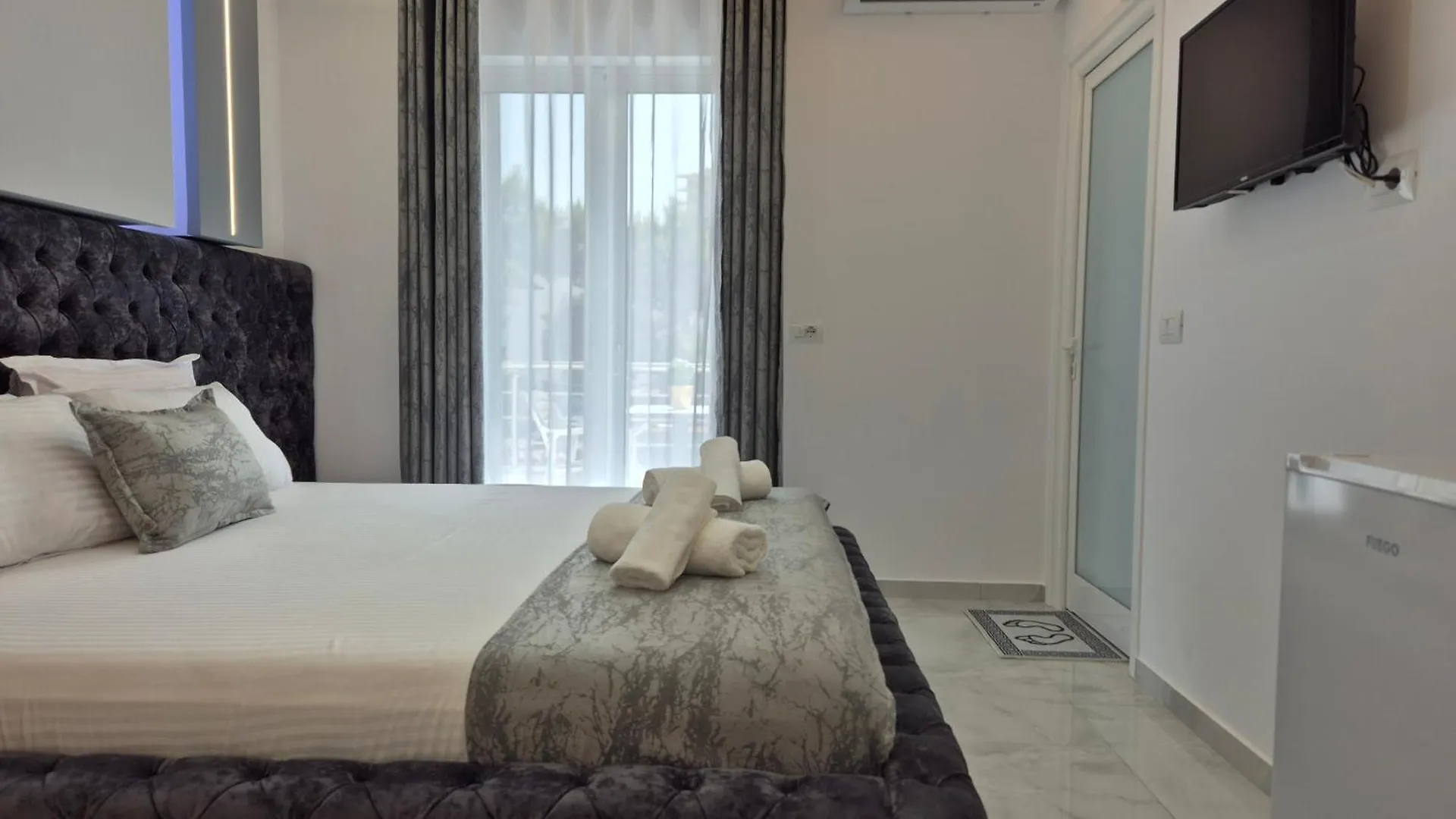 Aparthotel Vila Roxhest Sarande