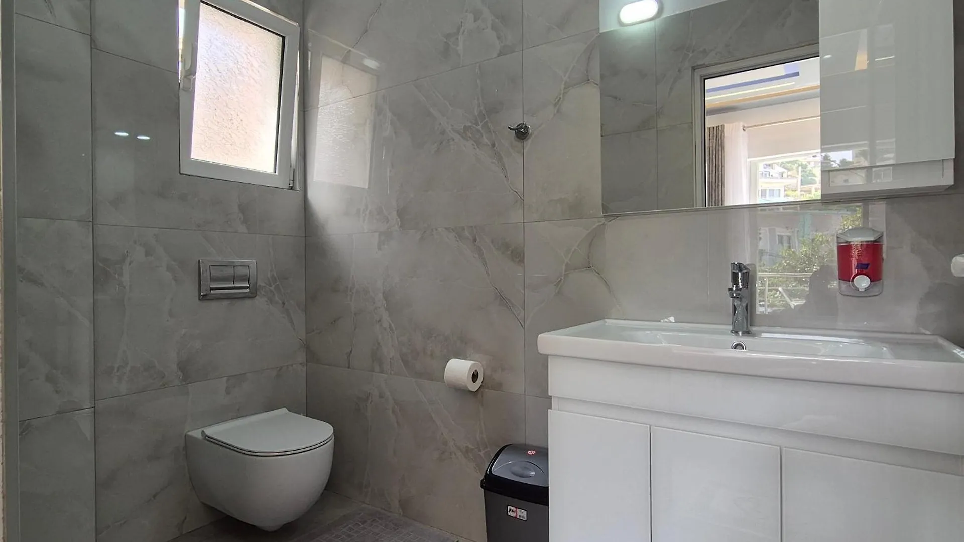 Vila Roxhest Sarande