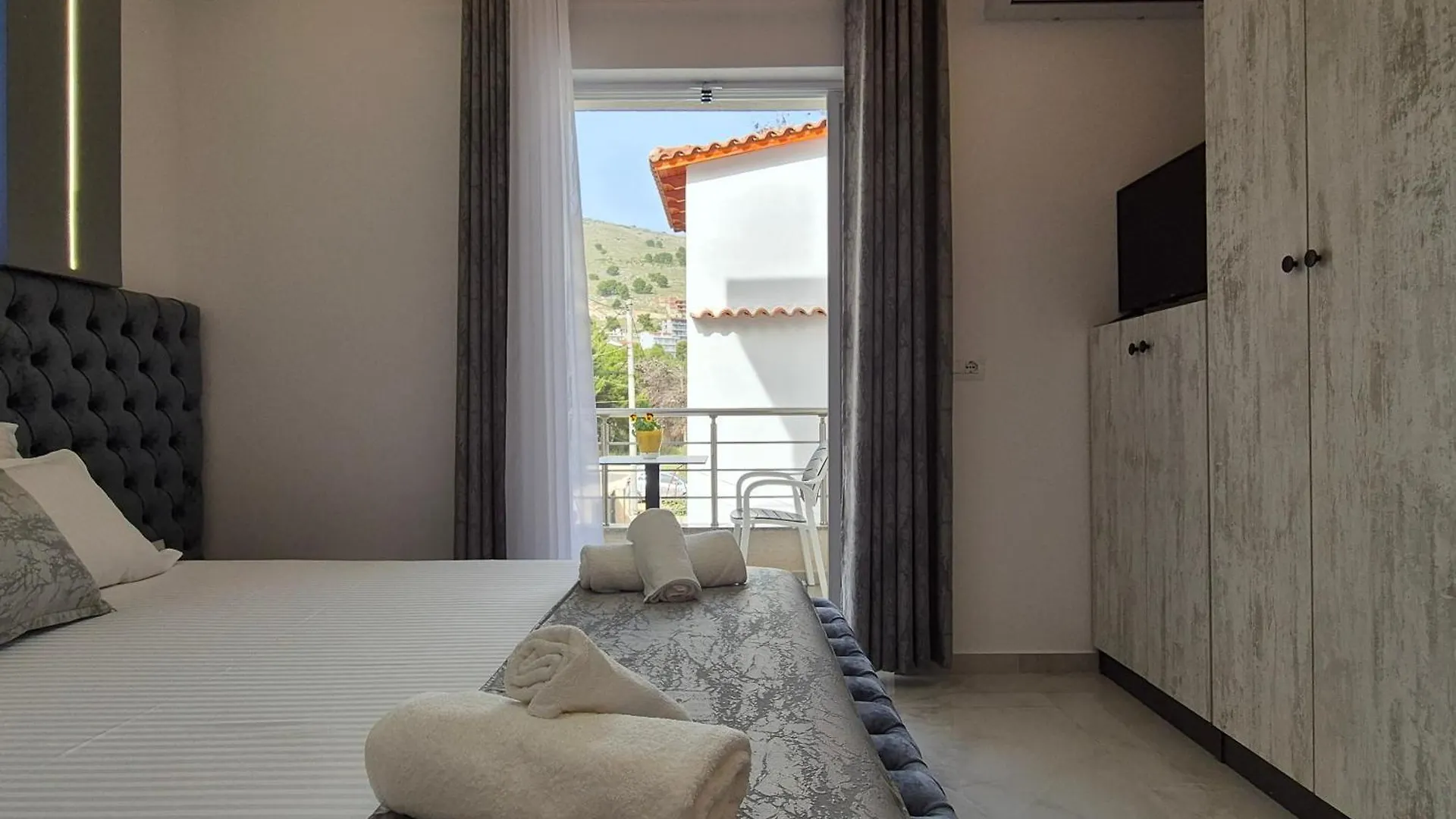 Aparthotel Vila Roxhest Sarande