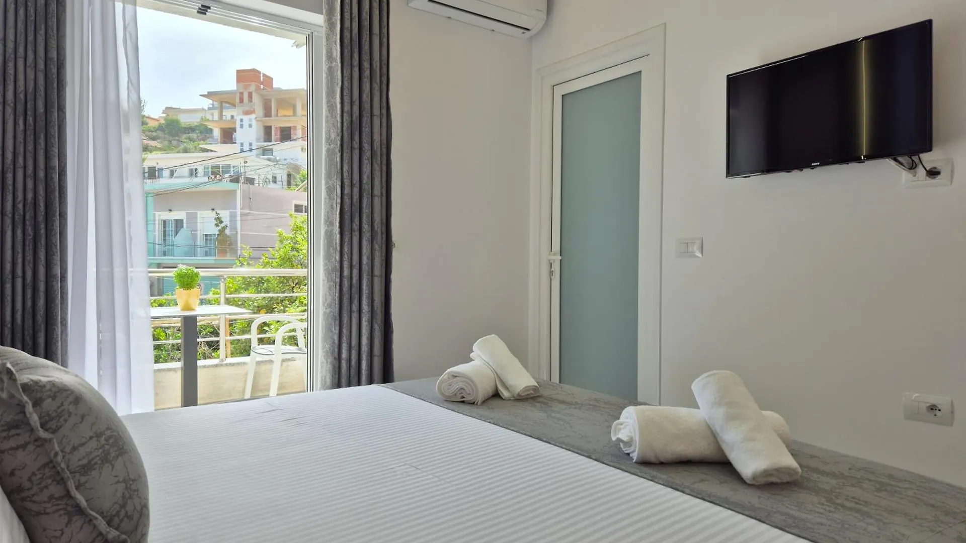 Vila Roxhest Sarande Albania