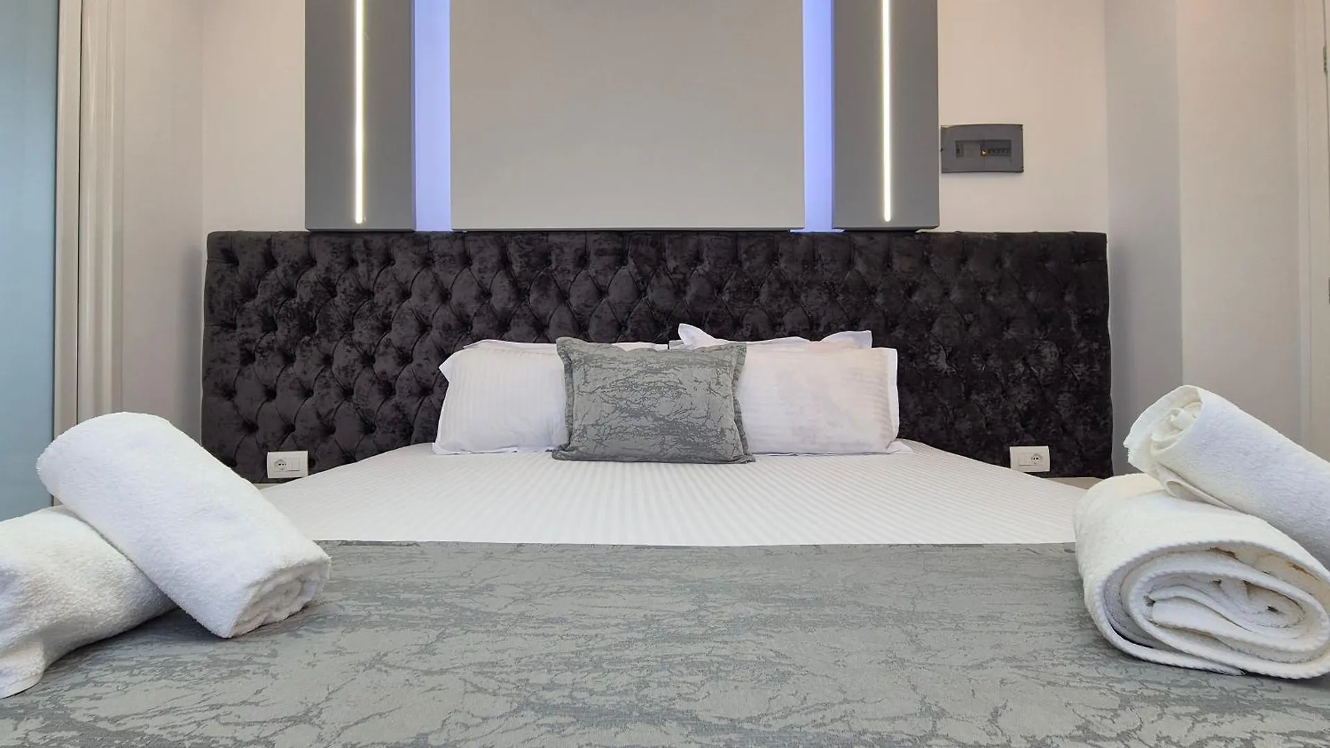 Aparthotel Vila Roxhest Sarande