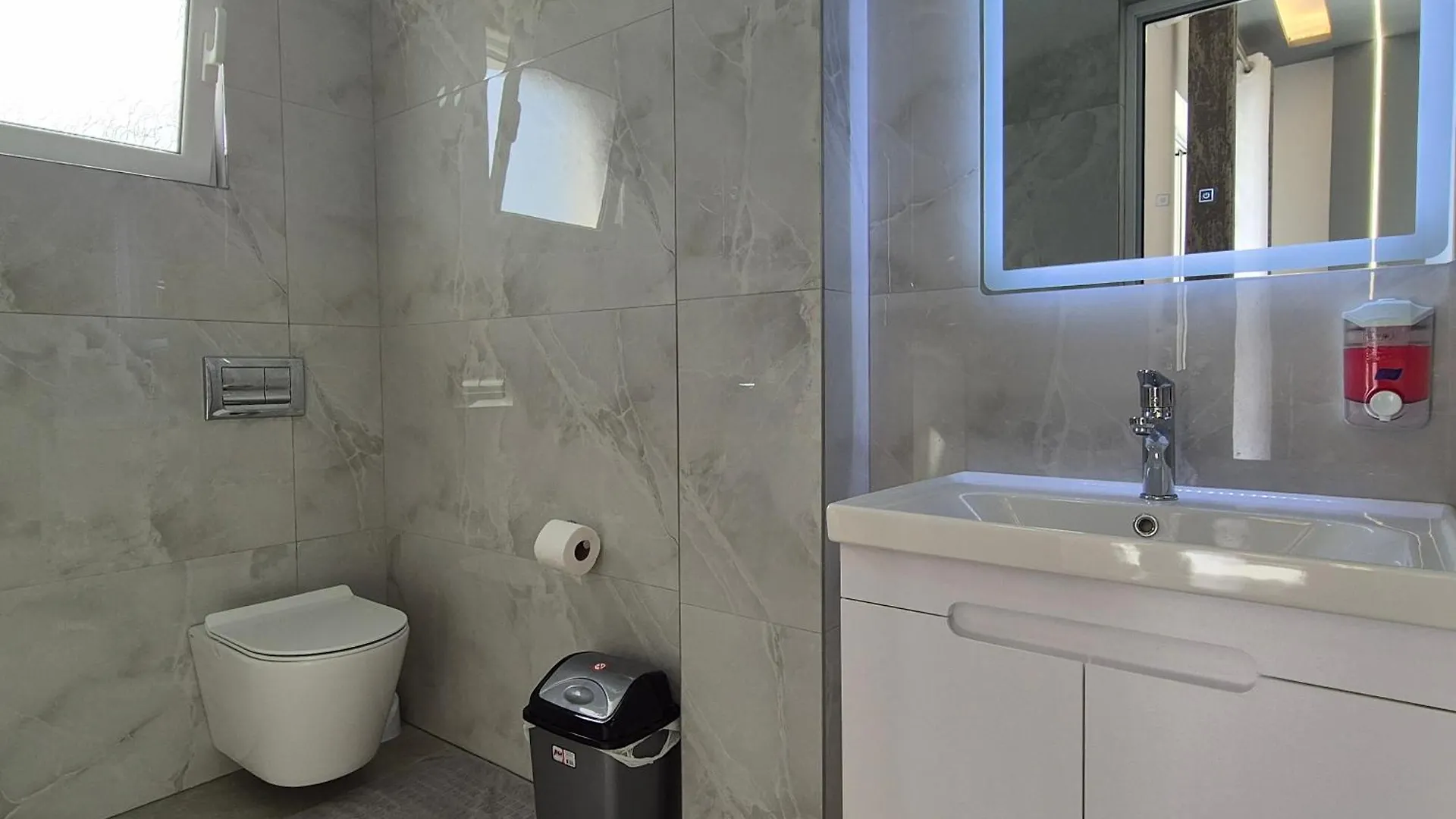 Vila Roxhest Sarande 0*,  Albania