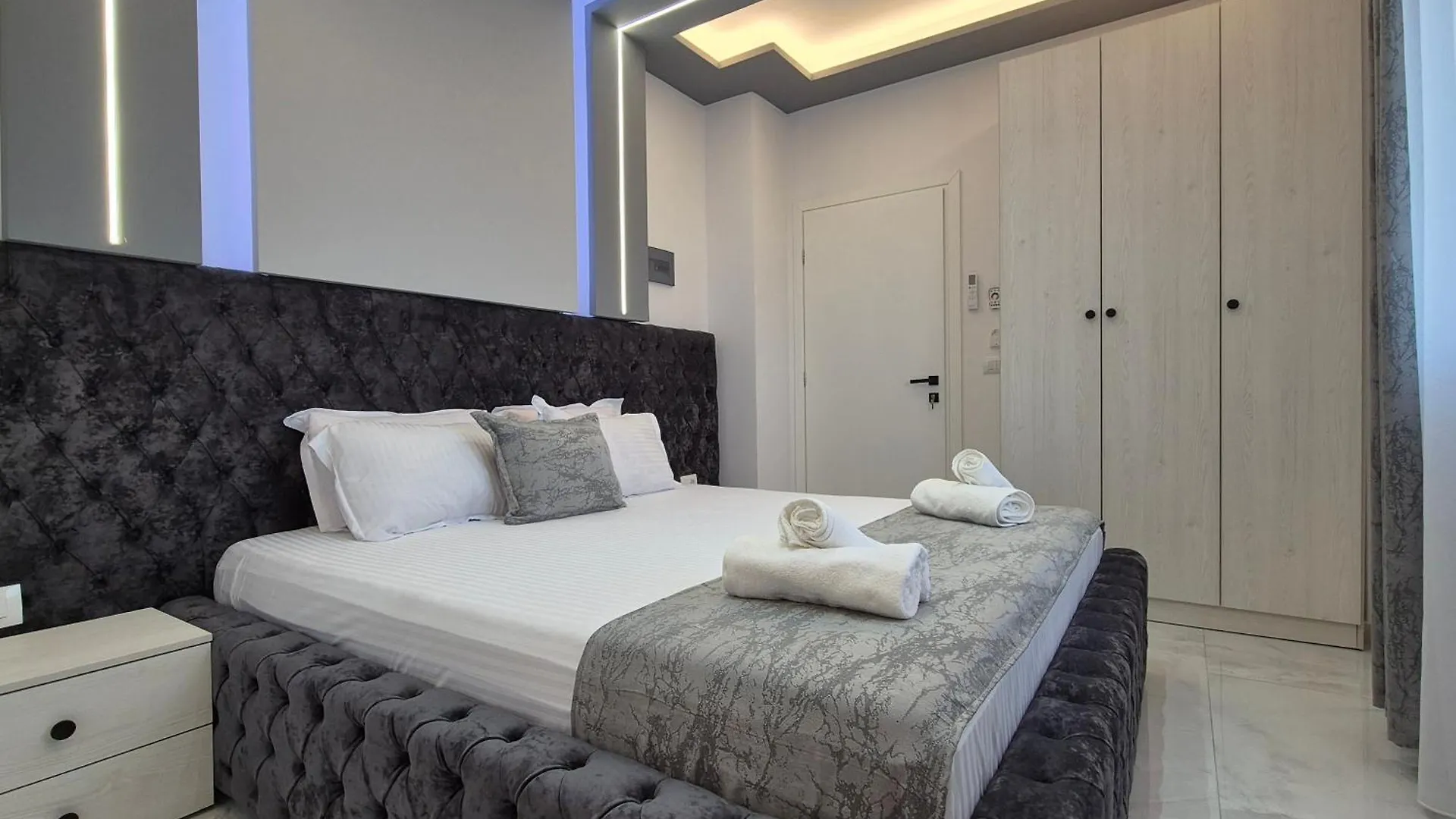 Vila Roxhest Sarande Aparthotel