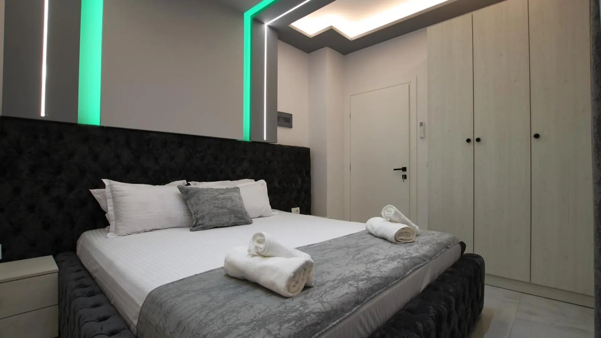 Aparthotel Vila Roxhest Sarande