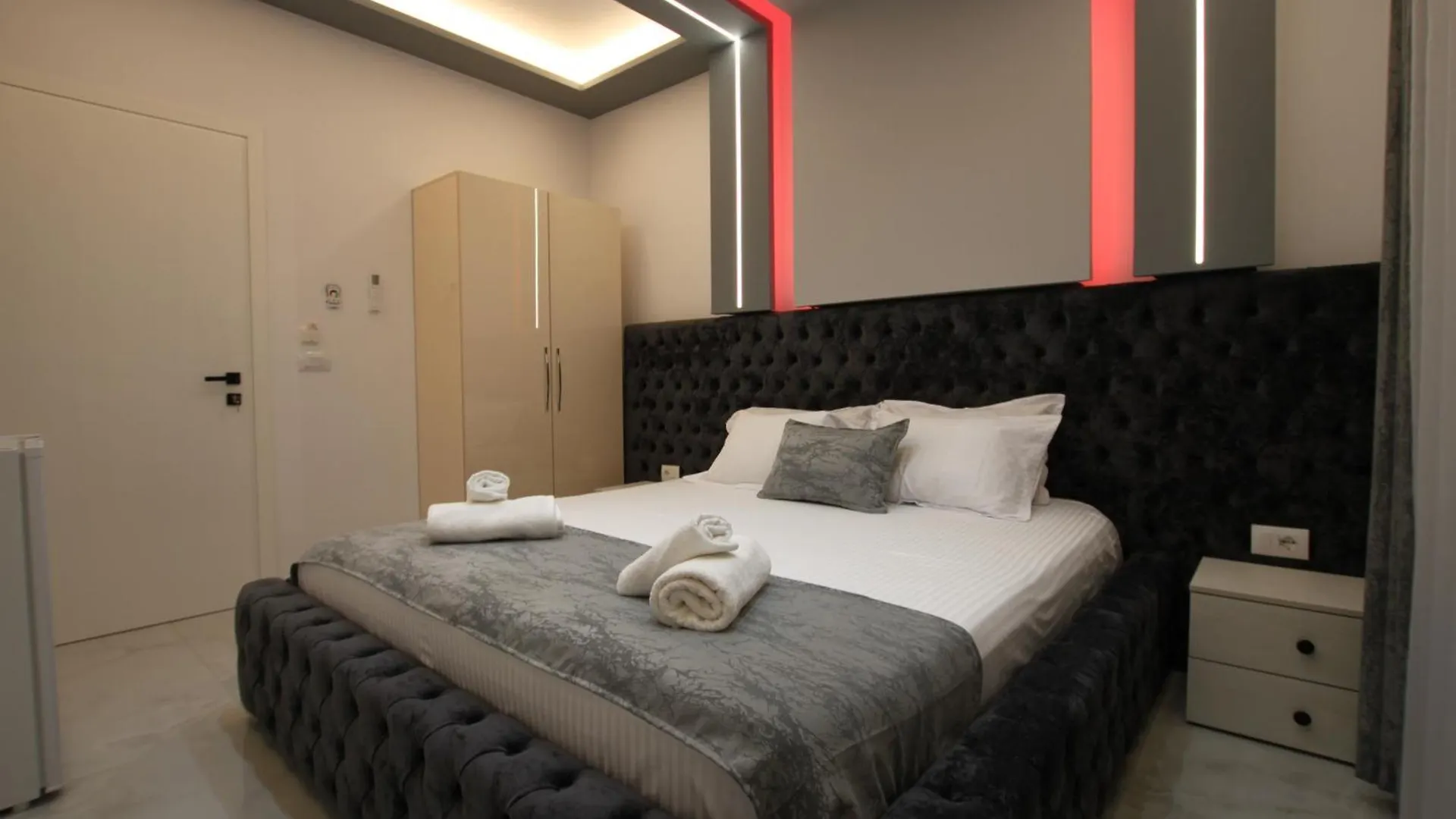 Vila Roxhest Sarande Aparthotel