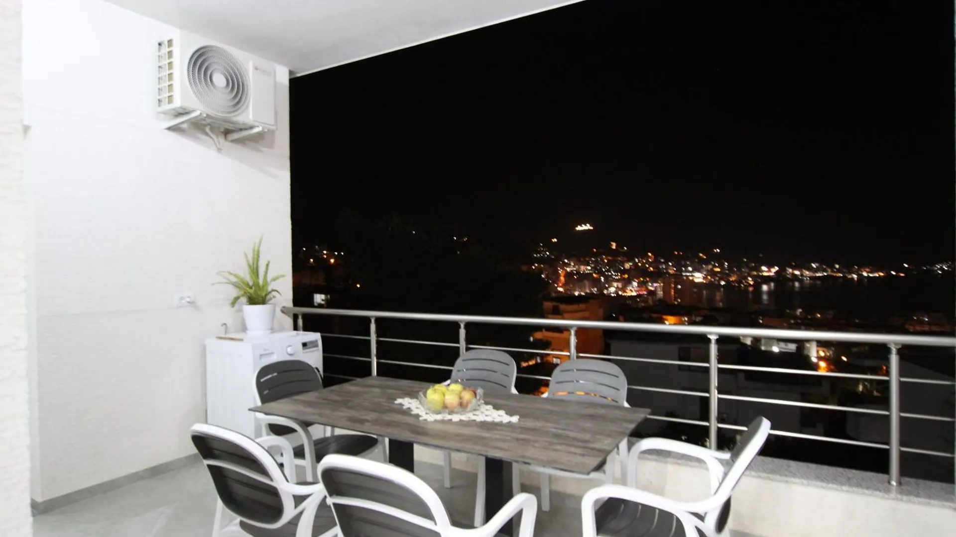 Vila Roxhest Sarande