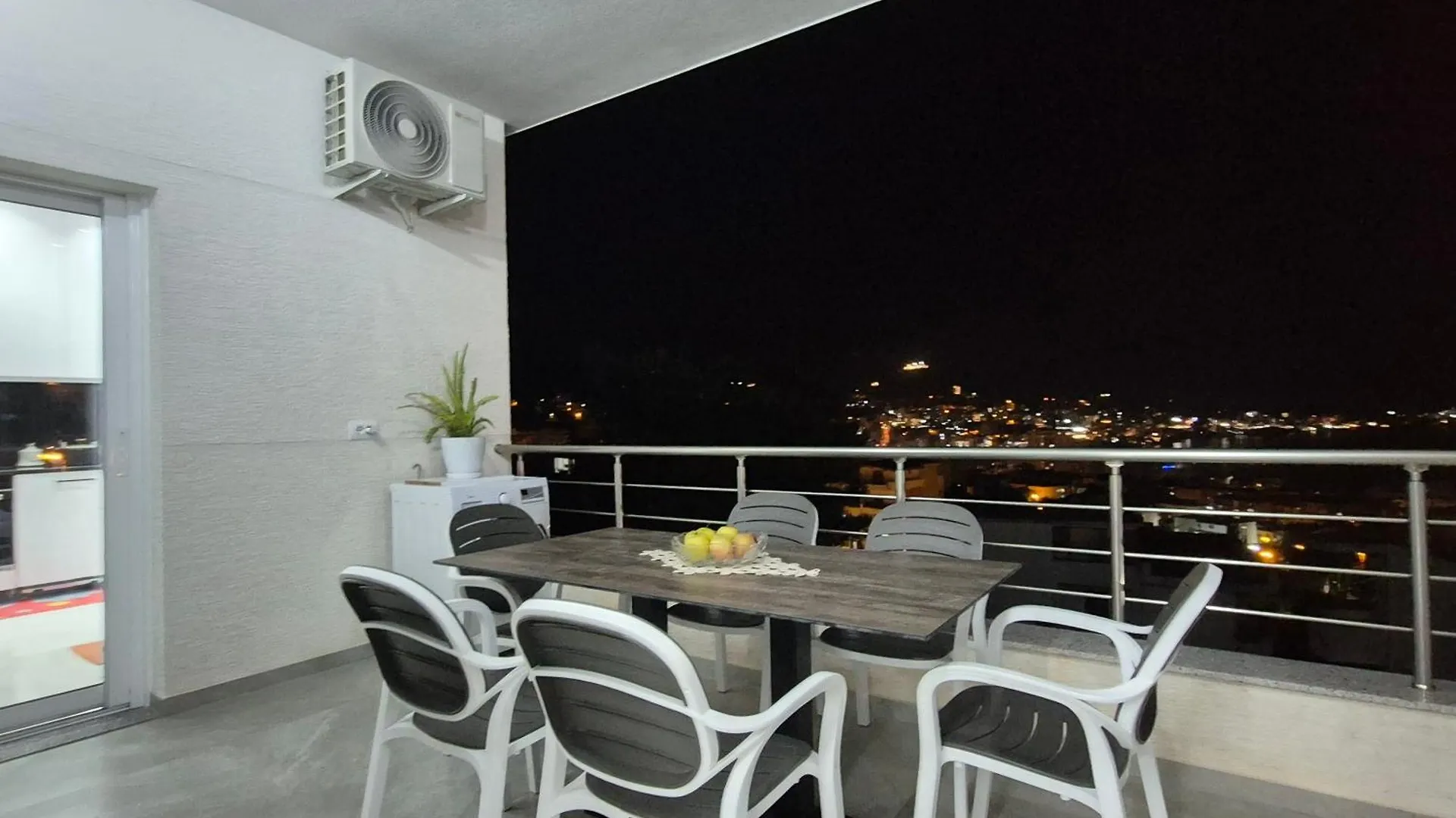 Vila Roxhest Sarande