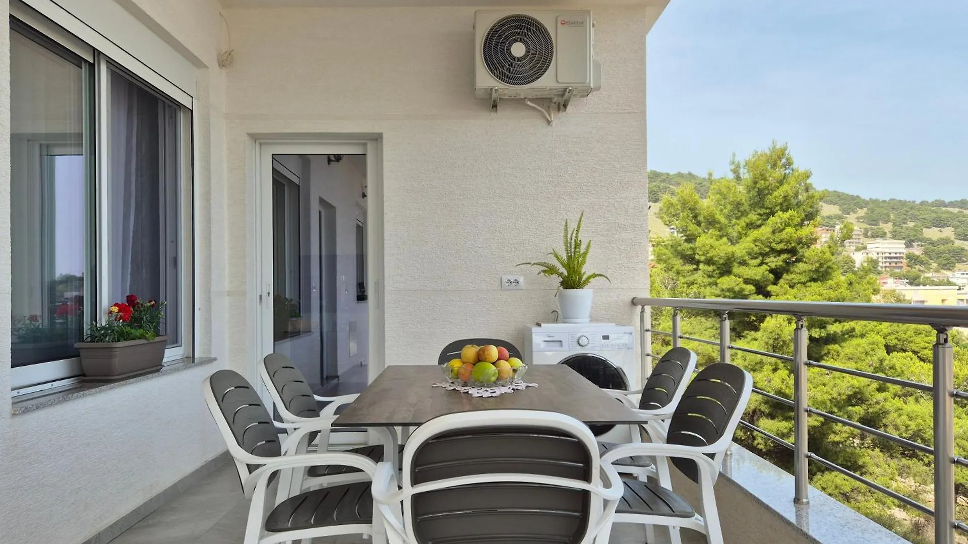 Vila Roxhest Sarande Albania